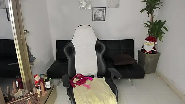 alyssannVhm online show from November 25, 1:30 am