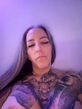 vamporasuccubus19777 online show from January 8, 11:31 pm