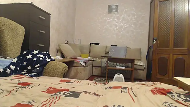 Amy August online show from November 13, 5:06 am