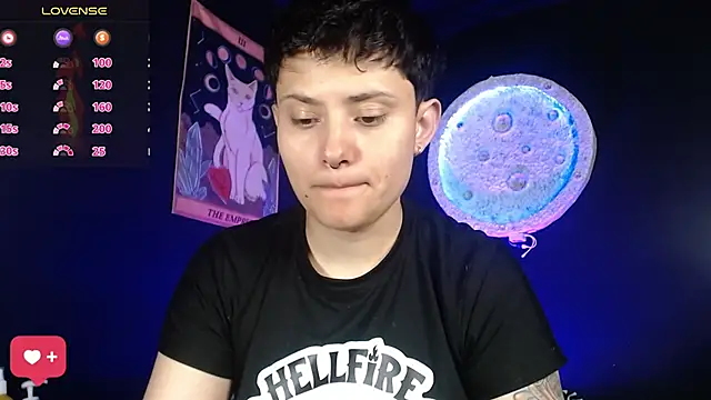 girl intense444 online show from December 14, 1:28 pm