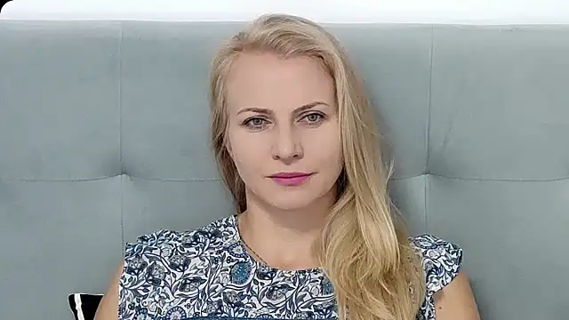 Snapshot of K__Adrienne chatting on September 9, 5:40 am K  Adrienne online show from September 9, 5:40 am