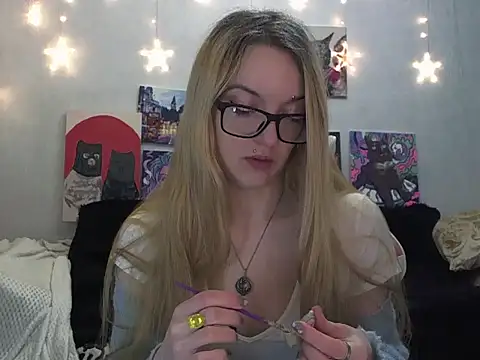 SecretSophia online show from September 25, 9:01 pm