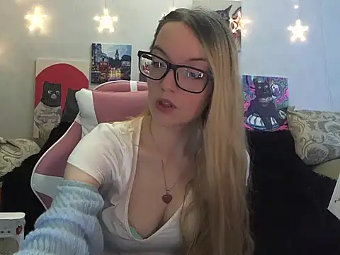 SecretSophia online show from October 21, 11:25 am