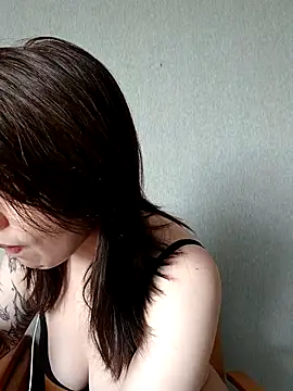 LazyTanukii online show from September 17, 6:11 am