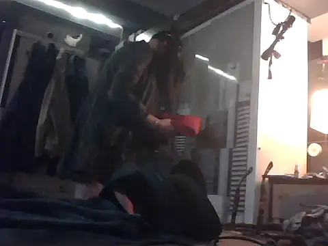 Snapshot of Slutviki69 chatting on October 27, 10:37 pm Slutviki69 online show from October 27, 10:37 pm