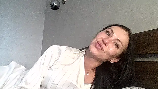 JulianaGold1 online show from November 14, 1:22 pm