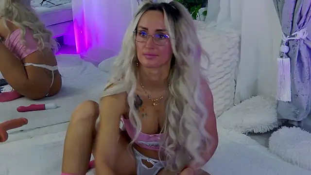 IsabelleEthan online show from January 8, 2:15 am