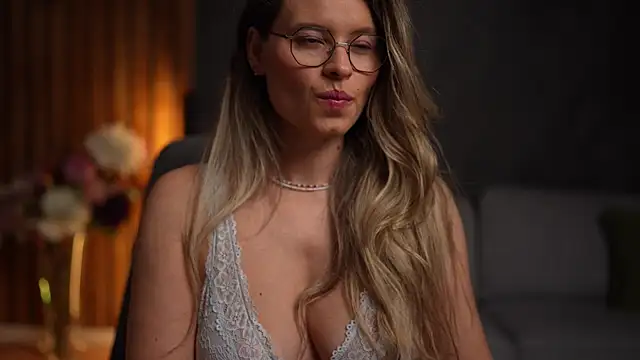 BrandyWhite online show from November 18, 5:19 am