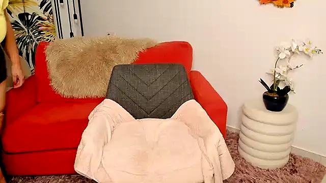 Milf-Ella online show from September 12, 3:30 pm