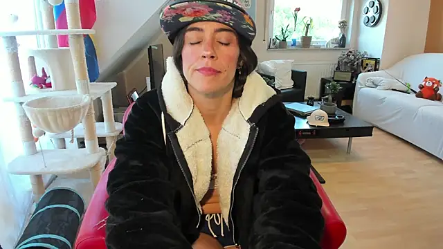 Snapshot of tinny_williams chatting on September 10, 6:13 am tinny williams online show from September 10, 6:13 am