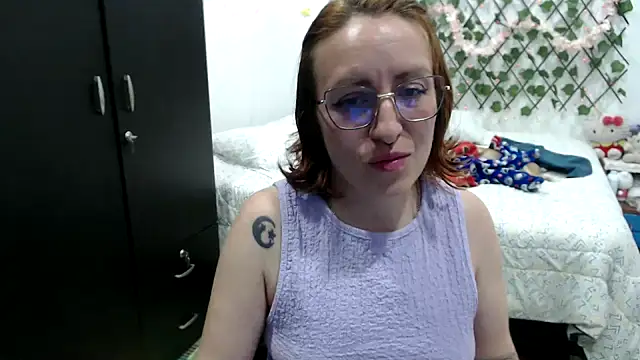 kittykalor09 online show from February 7, 3:21 am