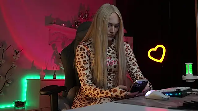 MrsTenderBeast online show from November 19, 3:01 pm