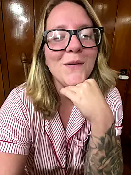 Lizzyloo online show from October 27, 8:58 pm