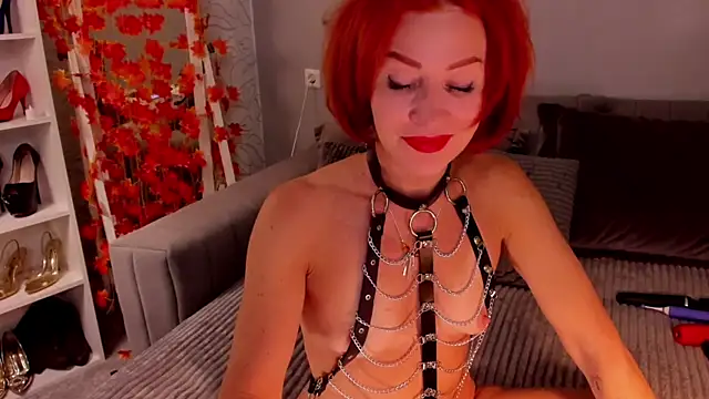 Jullia Moor online show from November 4, 2:16 am