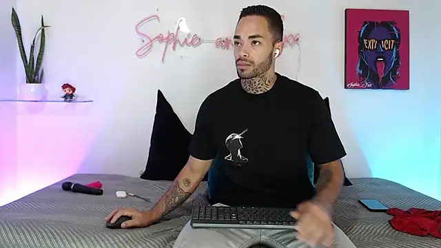 SophieFoxx17 online show from November 8, 1:49 pm