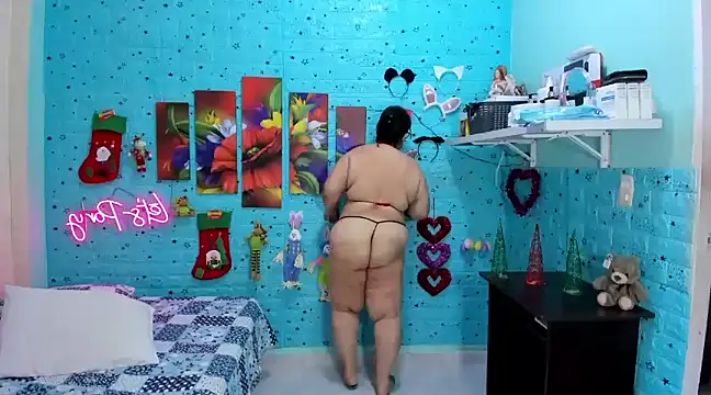 estefany belli online show from December 2, 7:10 am