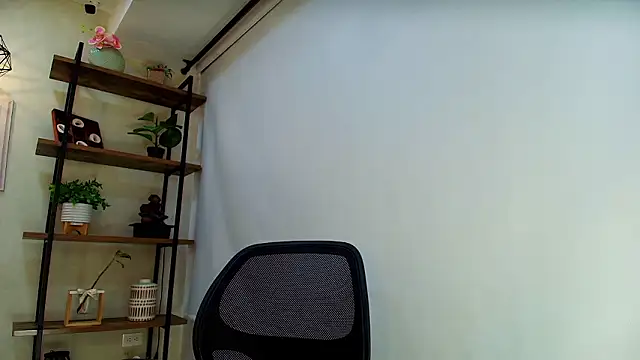 Sassy--Girl online show from February 27, 6:30 pm