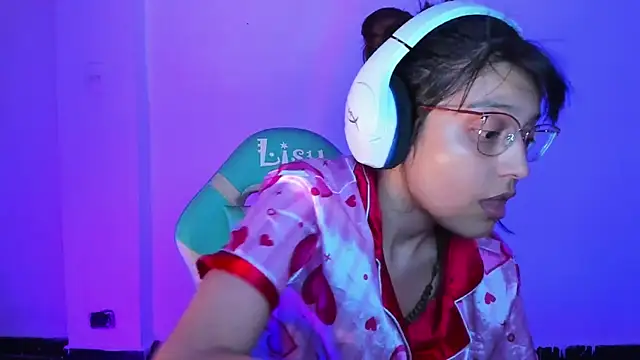 Little Lisy online show from October 31, 4:14 am