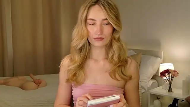 bella  rose online show from February 21, 1:23 pm