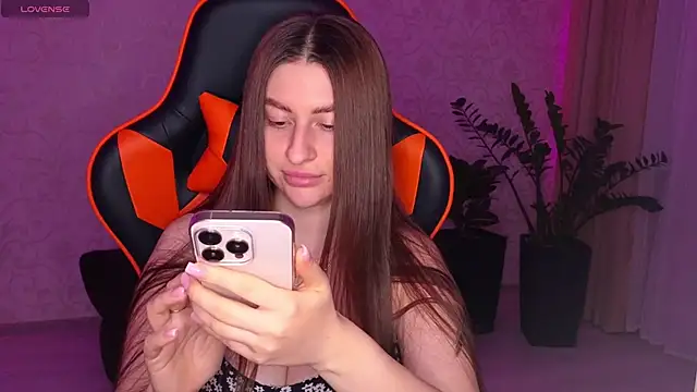 Elishka  online show from September 21, 8:40 pm