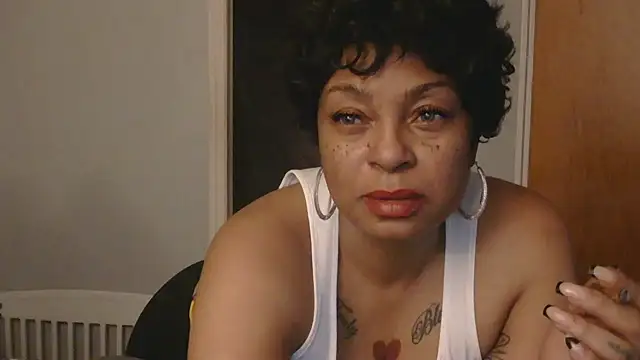 MSweetLindaParks online show from December 19, 10:02 pm