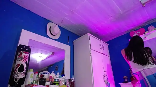 Snapshot of Lunahoney1 chatting on October 16, 3:03 pm Lunahoney1 online show from October 16, 3:03 pm