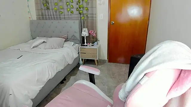 charlott7 online show from December 4, 1:19 am