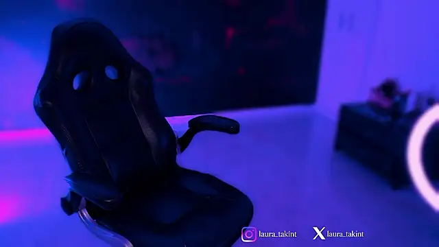 Laura takint online show from February 14, 8:11 pm