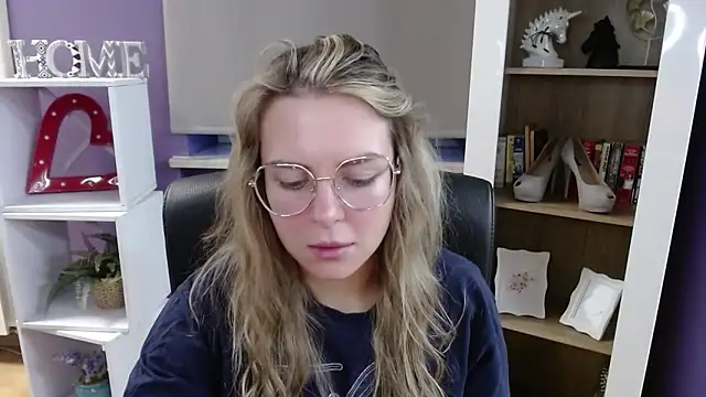 Zoey Erotic online show from November 7, 5:57 am