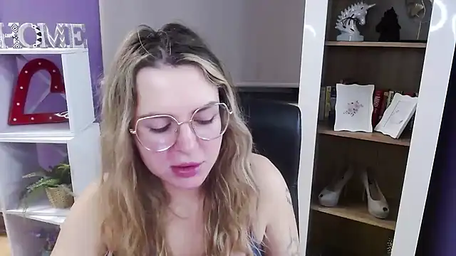 Zoey Erotic online show from December 15, 5:34 am