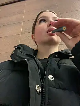 KrisMagnoly online show from October 4, 5:28 pm