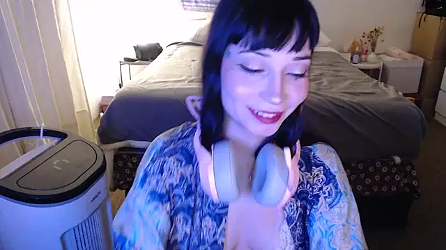 latinpetit online show from November 21, 3:19 am