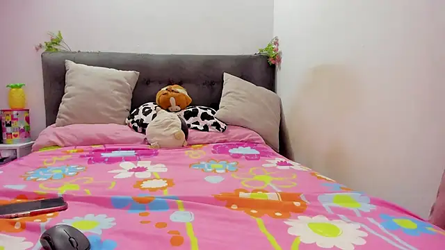 Snapshot of AnnieBellee chatting on September 19, 8:30 pm AnnieBellee online show from September 19, 8:30 pm