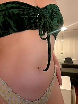 Snapshot of redheaddoll22 chatting on September 27, 11:50 am redheaddoll22 online show from September 27, 11:50 am