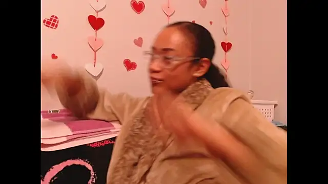 RylHoneyy online show from February 15, 7:51 am