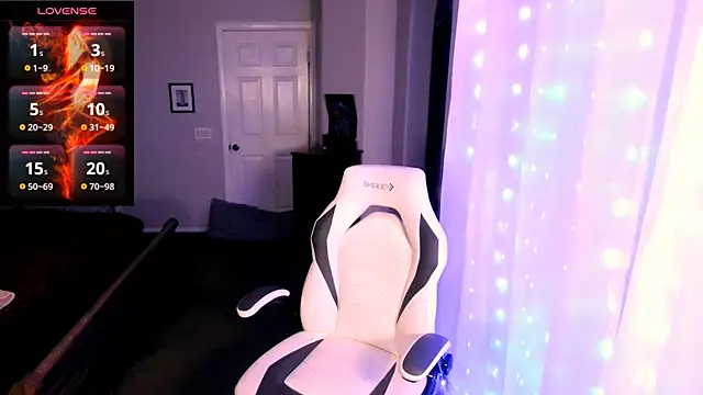 britteebee online show from October 6, 10:21 am