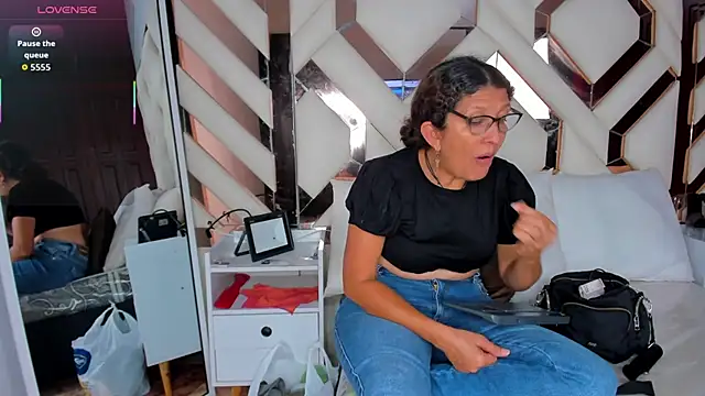 Keyla Milf online show from December 19, 3:10 am