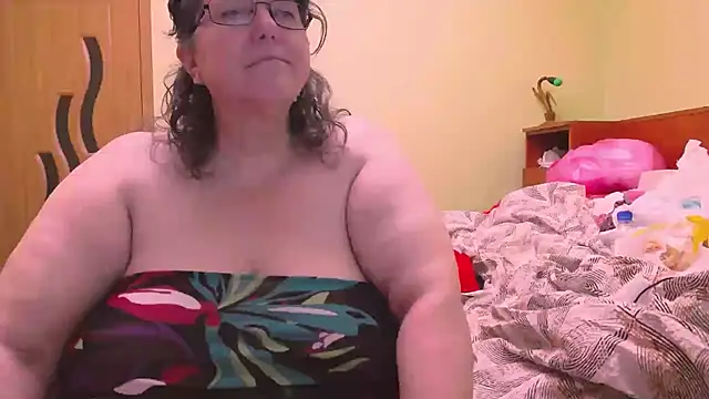 HugeTits online show from November 25, 2:03 am