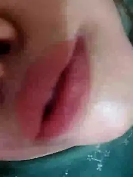 Snapshot of Veronica24 chatting on October 19, 8:38 am Veronica24 online show from October 19, 8:38 am