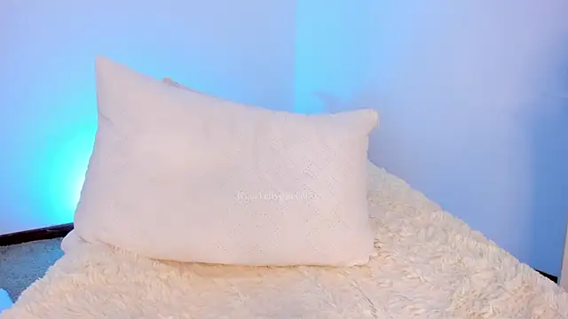 Ally Snow online show from November 8, 1:27 pm