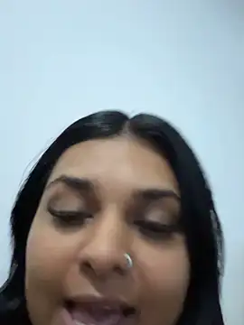 layla amin online show from November 2, 1:53 am