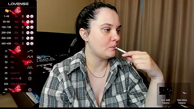 Snapshot of AlanaBrox chatting on October 5, 2:22 pm AlanaBrox online show from October 5, 2:22 pm