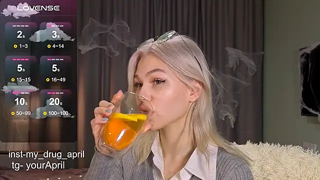 Snapshot of MyApril chatting on October 24, 5:25 am MyApril online show from October 24, 5:25 am