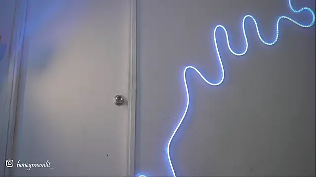 Snapshot of honeey_ chatting on October 13, 11:18 pm honeey  online show from October 13, 11:18 pm