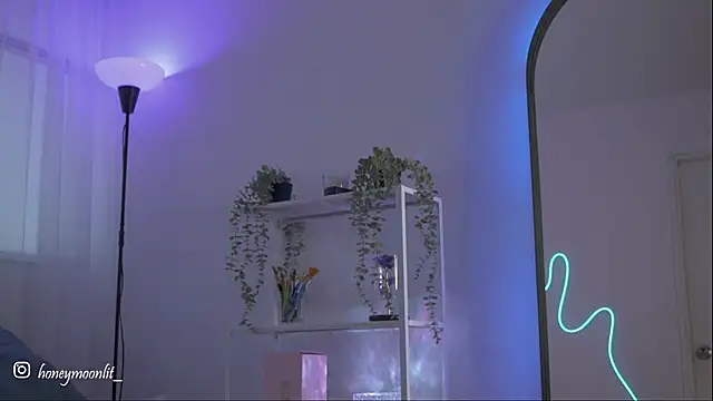 Snapshot of honeey_ chatting on September 15, 10:28 pm honeey  online show from September 15, 10:28 pm