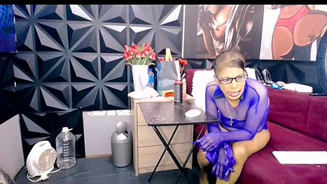 Ebonyfancyface online show from November 3, 1:15 pm