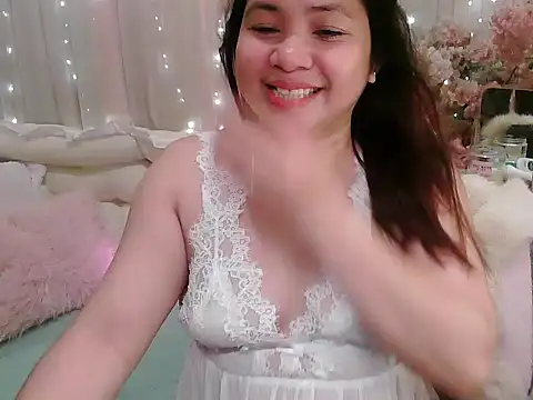 Snapshot of OhmyPinay chatting on October 21, 2:32 pm OhmyPinay online show from October 21, 2:32 pm