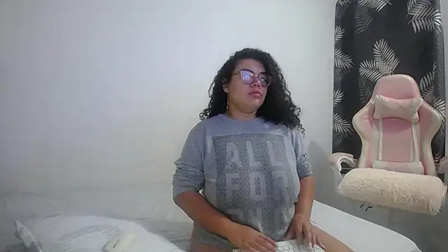 mabigomez00 online show from December 16, 9:37 am