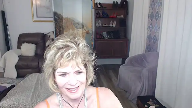 SindeeDix online show from March 1, 2:17 pm