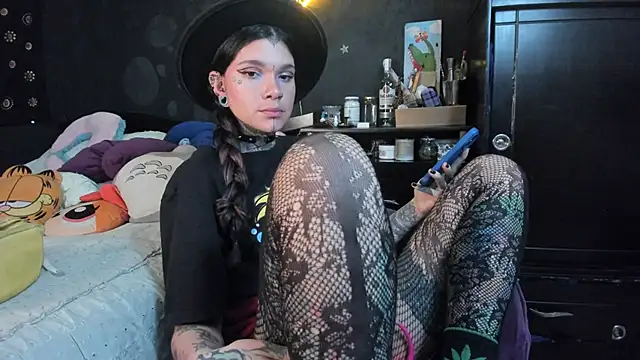 Lilmarieee online show from November 19, 10:54 pm